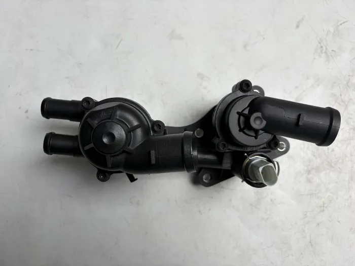 03C121111H Engine Parts Thermostat Housing for AUDI A3, VW EOS, SKODA LAURA II (1Z3), OCTAVIA II (1Z3)