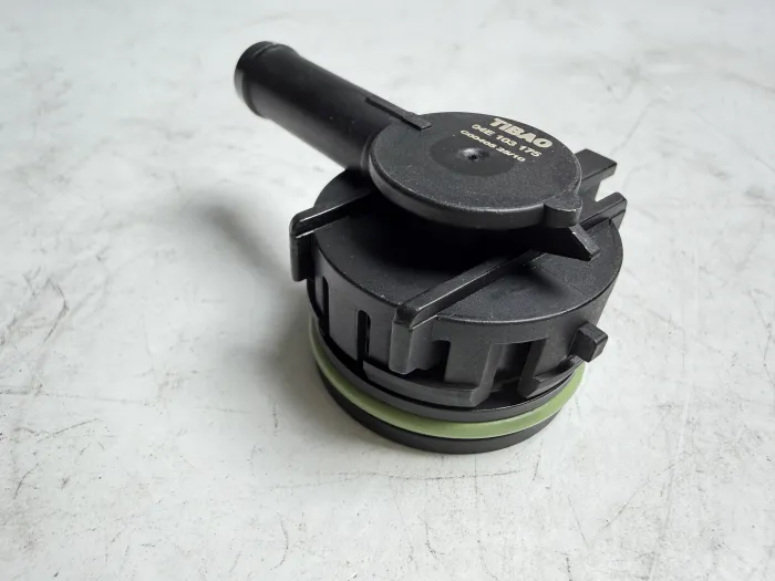 04E103175 Engine Parts Valve,crankcase Breather for AUDI Q2, VW PASSAT, SEAT ATECA (KH7, KHP), SKODA KAROQ (NU7, ND7)