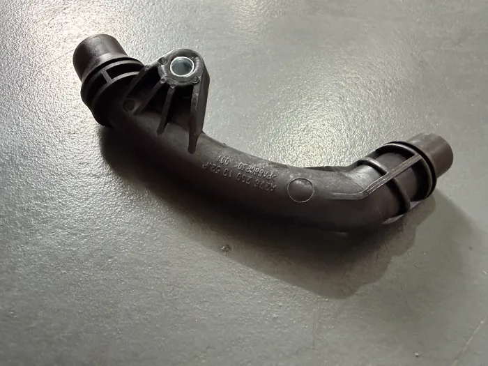 2762001052 Engine Parts Pipe Connector for 