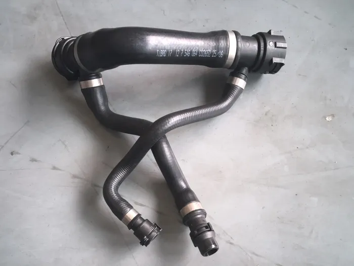 17127546064 Engine Parts Cooling Water Pipe for BMW 5 (E60), 6 Convertible (E64)