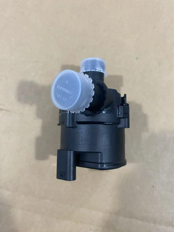 LR049317 Engine Parts Auxiliary Water Pump for JAGUAR XE (X760), LAND ROVER RANGE ROVER IV (L405)