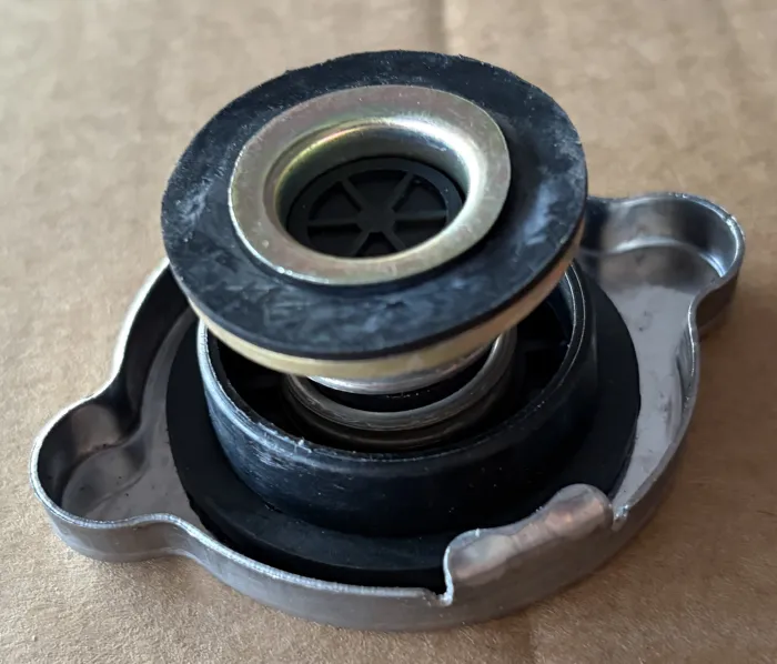 1245000406 Engine Parts Radiator Cap for MERCEDES-BENZ C-CLASS (W202), E-CLASS Coupe (C124), SLK (R170), V-CLASS (638/2), VITO Bus (W638), SL (R129), CLK (C208), G-CLASS Cabrio (W463), S-CLASS Coupe (C126), CL-CLASS Coupe (C140), 124 Saloon (W124), 1