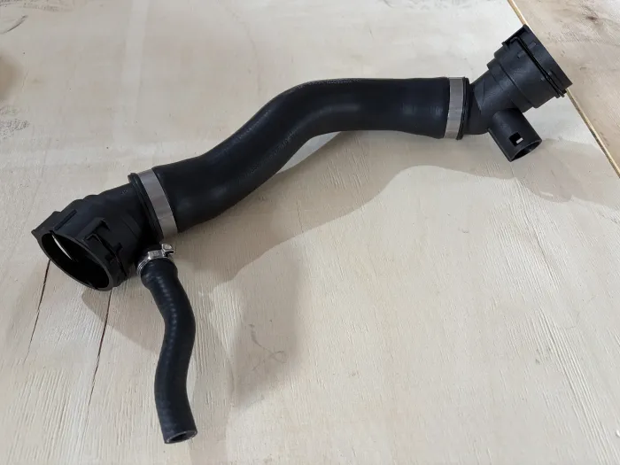 17127576358 Engine Parts Cooling Water Pipe for BMW X6 (E71, E72), X5 (E70)