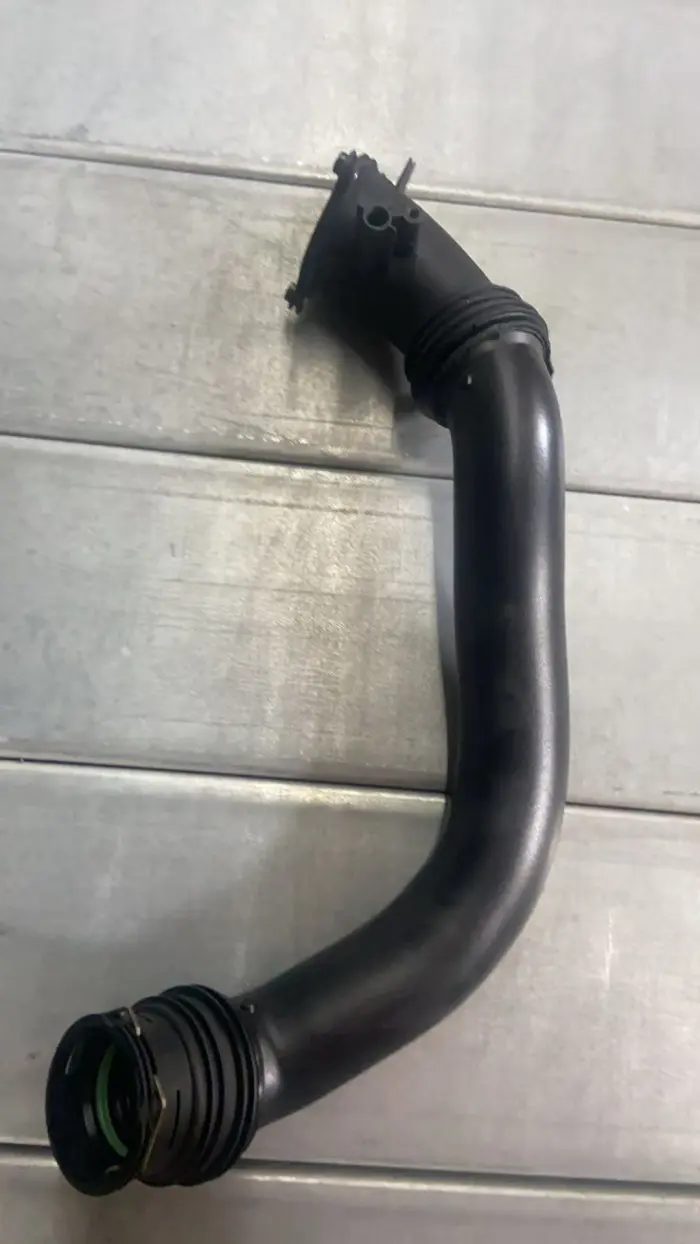 13718601683 Engine Parts Turbocharger Pipe for BMW 1 (F20)