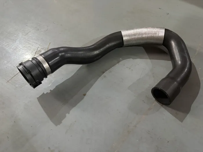 11537581942 Engine Parts Cooling Water Pipe for BMW 5 (F10), 7 (F01, F02, F03, F04)