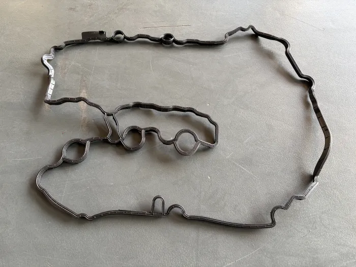 11128618515 Engine Parts Valve Cover Gasket for BMW X1 (F48), 2 Active Tourer (F45)