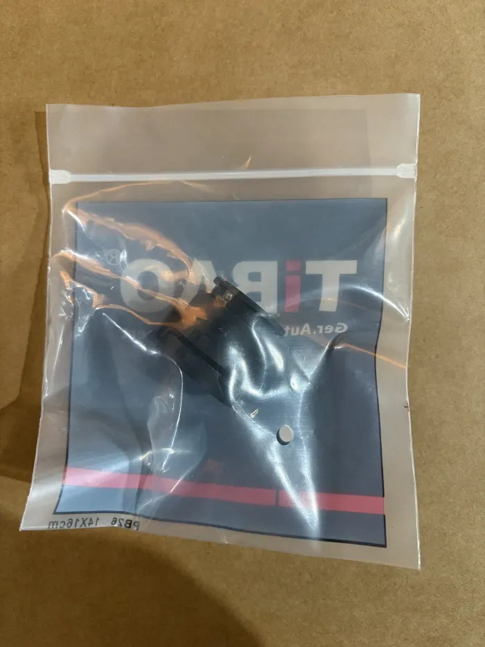 17127799184 Engine Parts Pipe Connector for BMW 5 Gran Turismo (F07), 6 Gran Turismo (G32), 1 (F21), 2 Coupe (F22, F87), 3 (F30, F80), 7 (F01, F02, F03, F04), X3 (F25), 4 Coupe (F32, F82), X5 (E70), X6 (E71, E72)