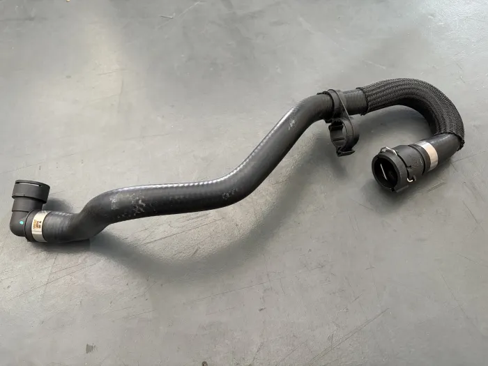 LR000943 Engine Parts Cooling Water Pipe for