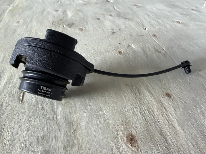 1J0201550A Fuel Tank Cap for AUDI A1, VW POLO Vivo, SEAT LEON (1P1), SKODA FABIA I Saloon (6Y3)
