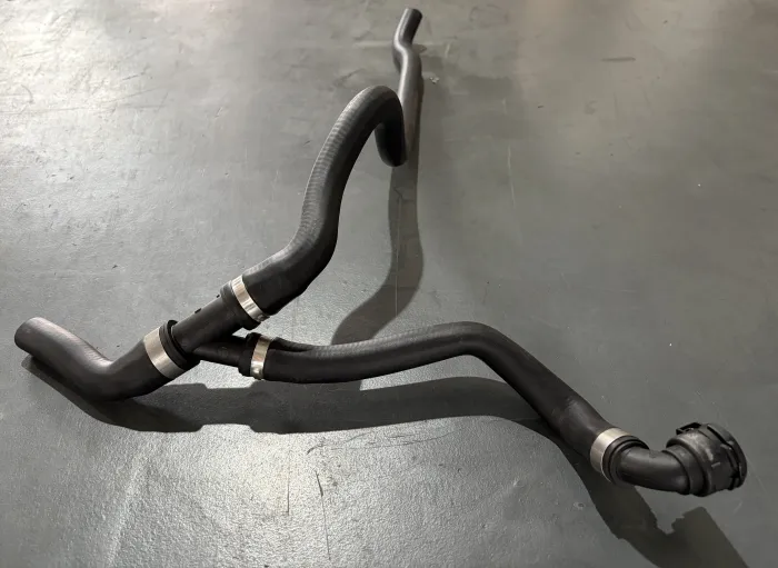 11537581870 Engine Parts Cooling Water Pipe for BMW 5 (F10), 7 (F01, F02, F03, F04)