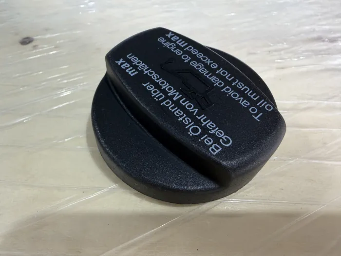 1110180302 Oil Filler Cap for MERCEDES-BENZ GLC , VW LT, CHRYSLER PT CRUISER (PT_), PT CRUISER Hatchback (PT_), PT C, JEEP GRAND CHEROKEE II (WJ, WG), GRAND CHEROKEE II SUV , NEOPLAN Skyliner, SETRA Series 400, SMART FORTWO Cabrio (451)