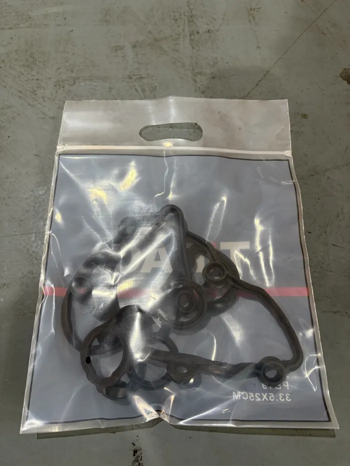 06C103483J Engine Parts Valve Cover Gasket for AUDI A6 / S6 C5 Avant (4B5), A4 / S4 B6 (8E2), A8 / S8 D3 (4E2, 4E8)