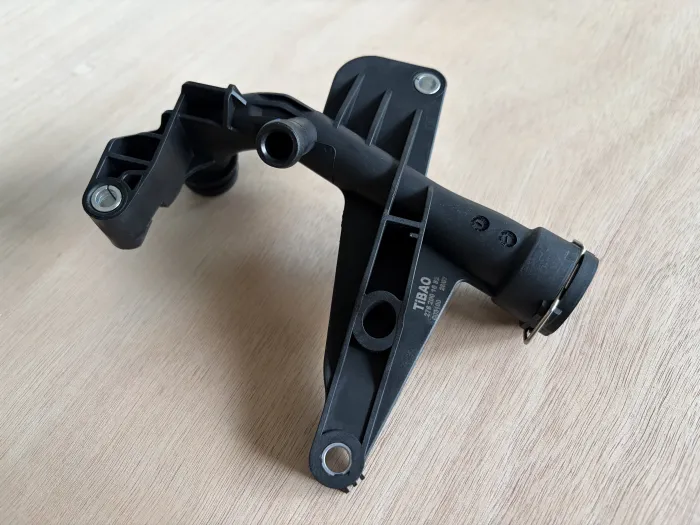 2762001652 Engine Parts Cooling Water Pipe for