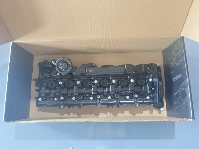 11128510234 Engine Parts Engine Valve Cover for BMW X6 (E71, E72), X5 (E70), 7 (F01, F02, F03, F04), 5 Touring (F11)