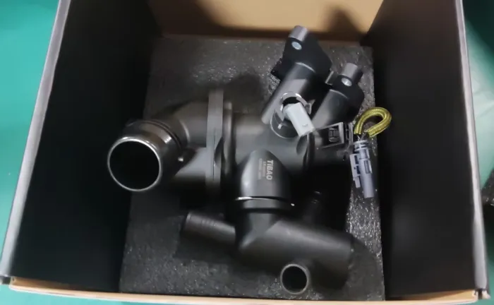 LR105975 Engine Parts Thermostat for 