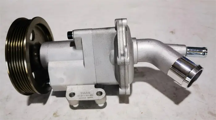 7E0422154D Hydraulic Pump for VW TRANSPORTER Mk VI Van (SGA, SGH, SHA, SHH), CARAVELLE T5 Bus (7HB, 7HJ, 7EB, 7EJ), CALIFORNIA T5 Camper (7EC, 7EF, 7EG, 7HF), MULTIVAN Mk V (7HM, 7HN, 7HF, 7EF, 7EM, 7EN), EUROVAN T5 Van (7HA, 7HH, 7EA, 7EH), AMAROK (