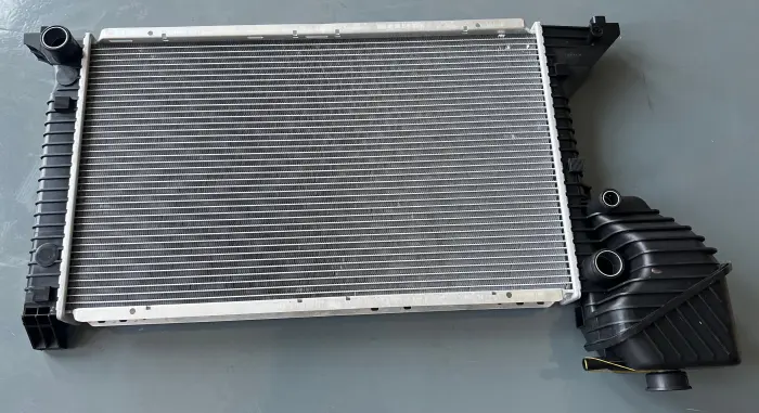 9015003500 Engine Parts Radiator for MERCEDES-BENZ SPRINTER 2-t Bus (B901, B902)