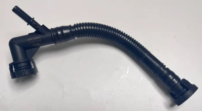 11611440317 Engine Parts Breather Hose for BMW 3 (E46), Z3 Roadster (E36), 5 (E39), 7 (E38)