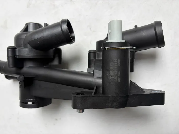 03C121111H Engine Parts Thermostat Housing for AUDI A3, VW EOS, SKODA LAURA II (1Z3), OCTAVIA II (1Z3)