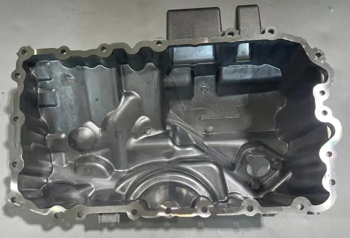 11137618512 Детали двигателя Масляный поддон для BMW 2 Coupe (F22, F87), 1 (F21), 5 Touring (F11), X1 (E84), 4 Coupe (F32, F82), 3 (F30, F80), Z4 Roadster (E89)
