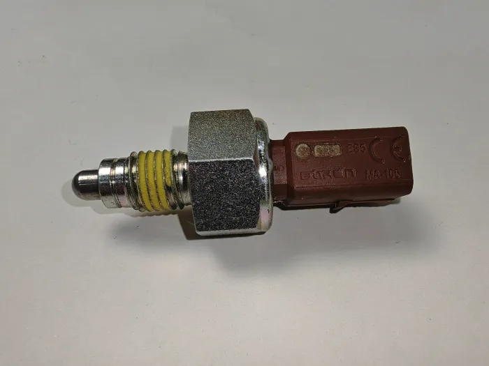 02K945415E Back Up Light Switch for AUDI A1, VW VENTO, SEAT LEON (1P1), SKODA SUPERB II (3T4)