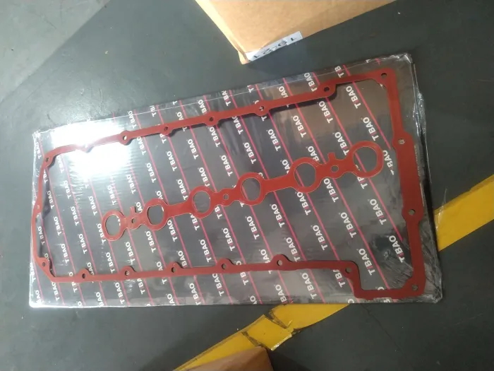 11127581215 Engine Parts Valve Cover Gasket for BMW 3 (E90), Z4 Roadster (E85), 1 (E87), 5 (E60), 7 (E65, E66, E67), 6 Convertible (E64)