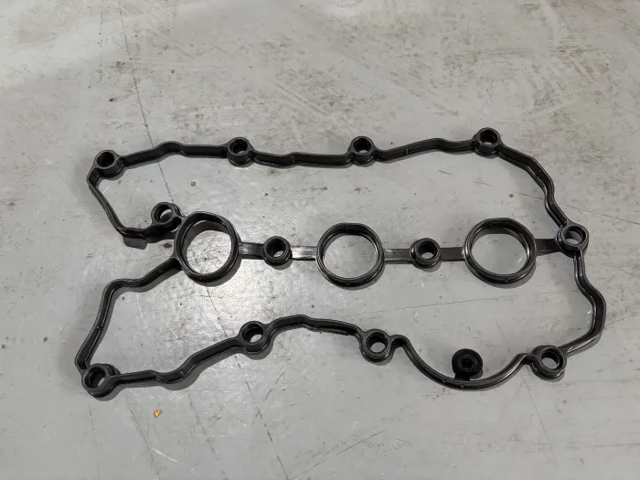 06E103483G Engine Parts Valve Cover Gasket for AUDI A6 / S6 C6 (4F2), A4 / S4 B7 (8EC), A8 / S8 D3 (4E2, 4E8)