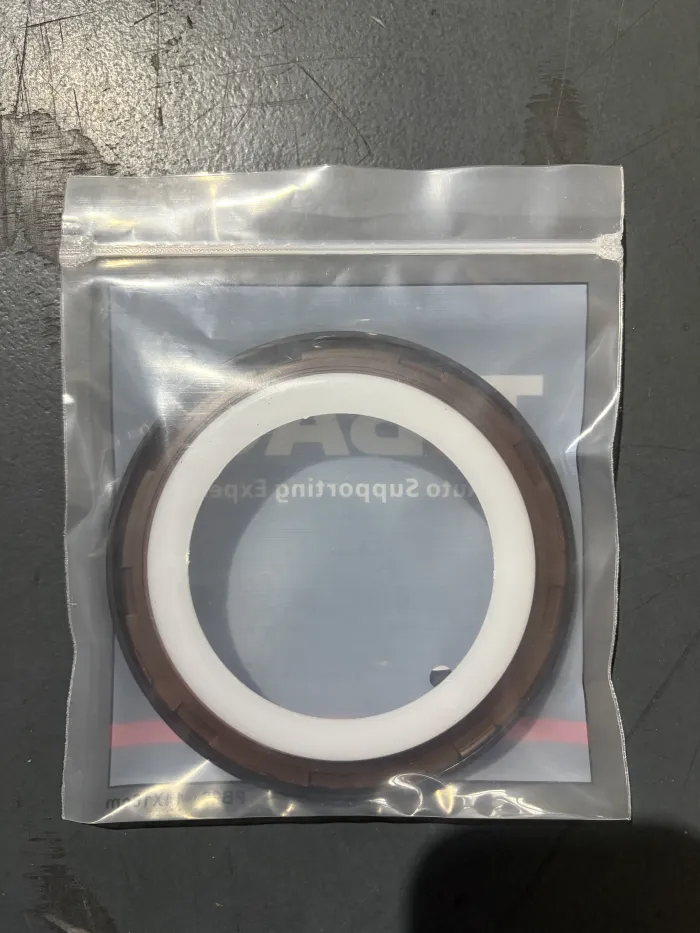 11117587168 Engine Parts Crankshaft Oil Seal for BMW X4 (F26), 2 Coupe (F22, F87), X6 (E71, E72), 3 Coupe (E92), X3 (F25), 4 Coupe (F32, F82), X5 (E70), Z4 Roadster (E89), 1 Coupe (E82), 6 Coupe (F13), 5 (E60)