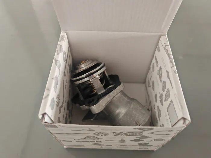  Thermostat for MERCEDES-BENZ S-CLASS (W221), SLK (R171), E-CLASS T-Model (S211), M-CLASS (W164), C-CLASS T-Model (S203), GLK-CLASS (X204), R-CLASS (W251, V251), CLC-CLASS (CL203), CLS (C219), SL (R230), VALENTE Bus (W639), VITO / MIXTO Van (W639), S