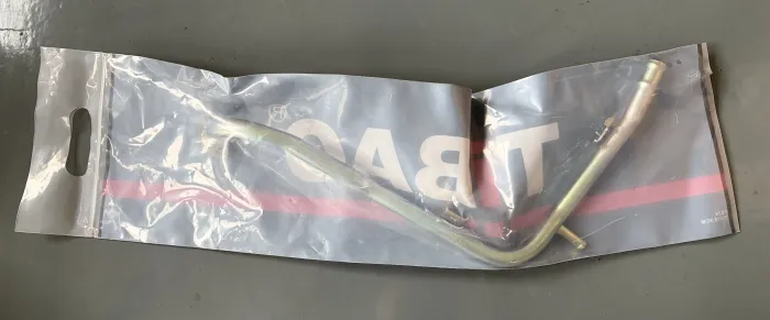 254572B000 Engine Parts Coolant Pipe for HYUNDAI i30 Estate (GD), i30 II Estate (GD), KIA VENGA (YN)