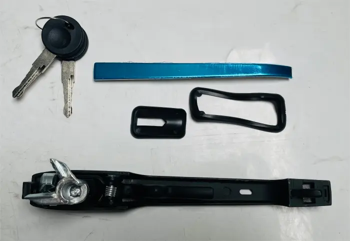 191837206 Front Door Handle for VW POLO II (86C, 80), GOLF I Cabriolet (155), JETTA II (19E, 1G2, 165), CARAT B2 (32B), CORSAR (32B), SCIROCCO (53), CADDY I (14), DERBY (86C, 80), CARIBE I (17), ATLANTIC I (16), PASSAT B1 Saloon (32)