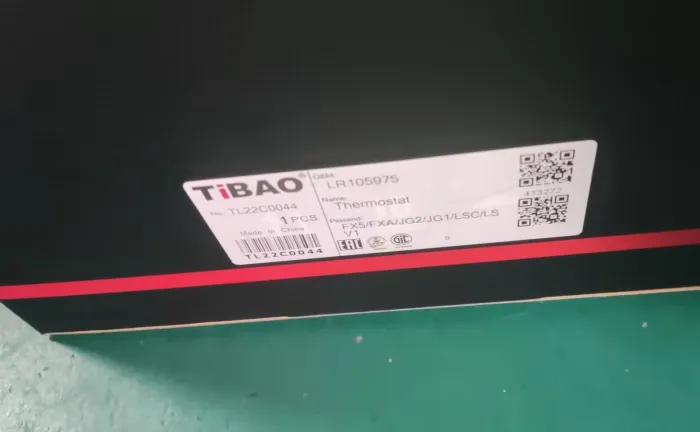 LR105975 Engine Parts Thermostat for 