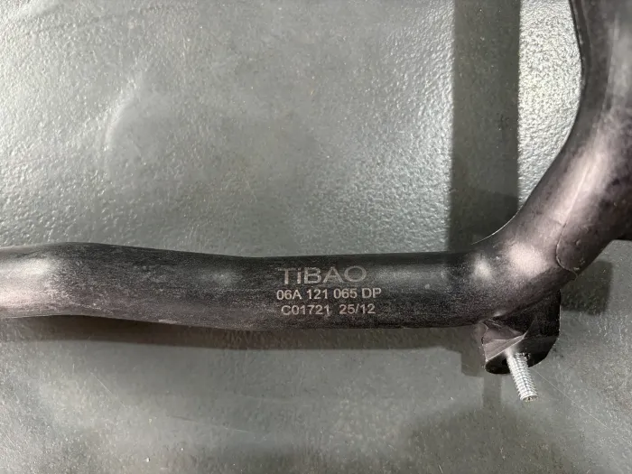 06A121065DP Engine Parts Cooling Water Pipe for AUDI A3, VW BORA, SEAT LEON (1P1), SKODA OCTAVIA II Combi (1Z5)