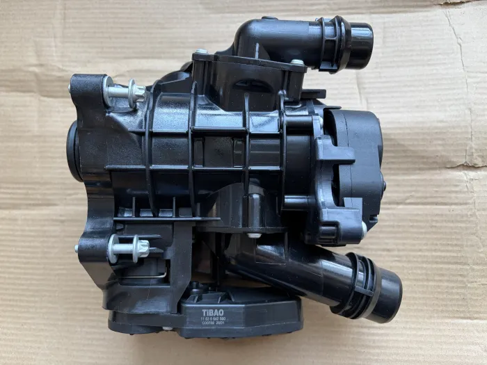 11538642560 Engine Parts Thermostat for 