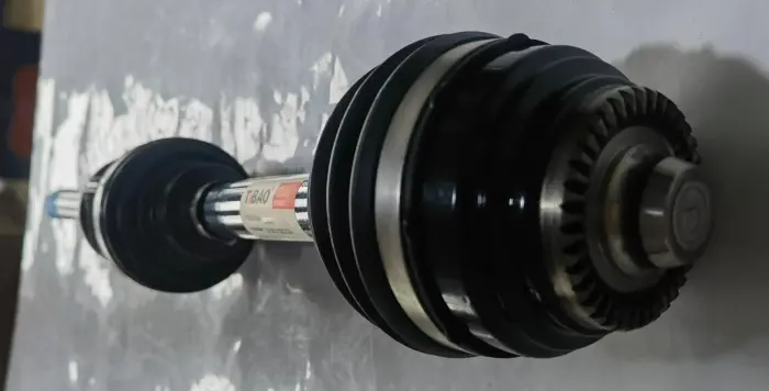 31608664676 أجزاء ناقل الحركة عمود الدفع لـ BMW 5 (G30, F90)