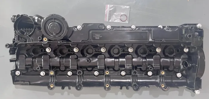 11128510234 Engine Parts Engine Valve Cover for BMW X6 (E71, E72), X5 (E70), 7 (F01, F02, F03, F04), 5 Touring (F11)