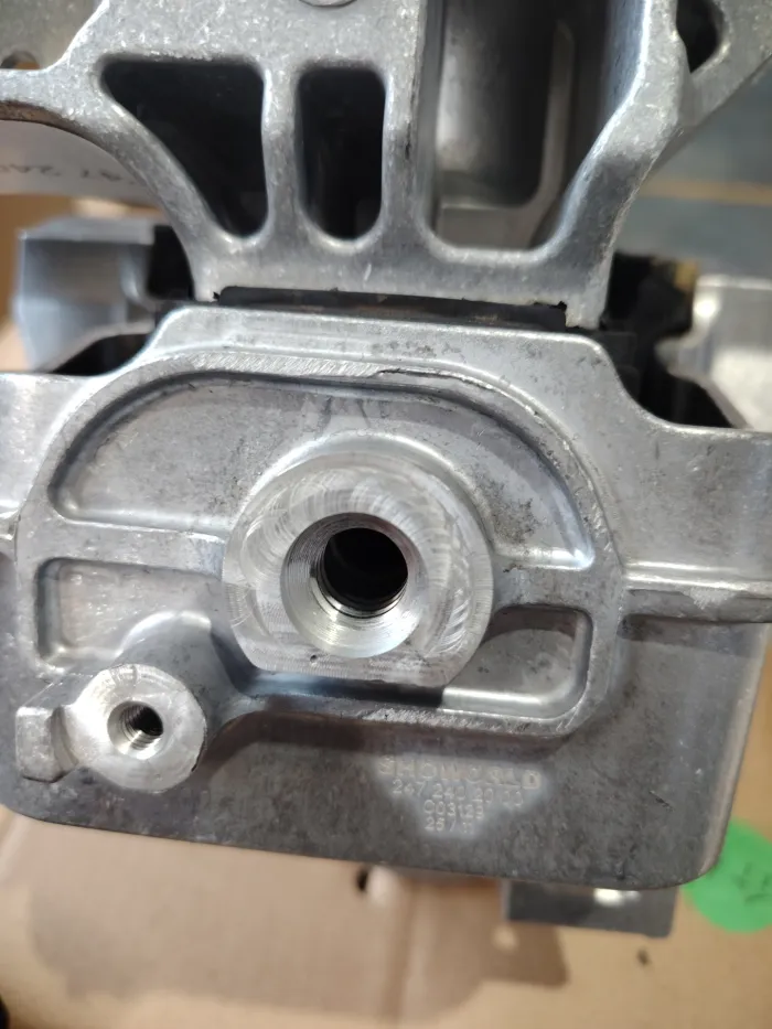 2472405700 Engine Parts Engine Mount for 