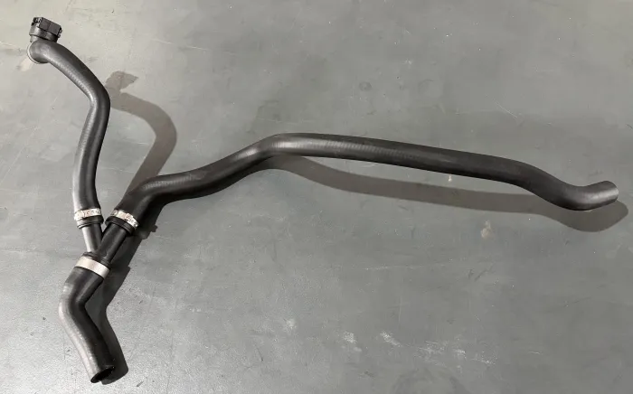 11537581870 Engine Parts Cooling Water Pipe for BMW 5 (F10), 7 (F01, F02, F03, F04)