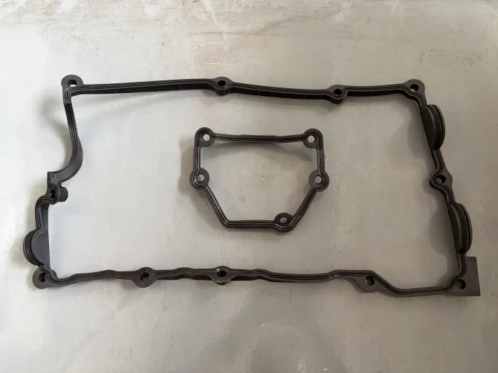 11120032224 Engine Parts Valve Cover Gasket for BMW X3 (E83), 3 Compact (E46), Z4 Roadster (E85), 1 (E87)