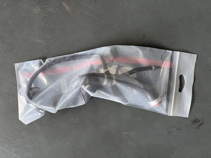 2215013784 Engine Parts Cooling Water Pipe for MERCEDES-BENZ S-CLASS (W221)