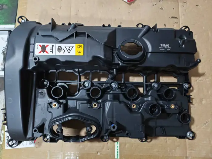 11127611278 Engine Parts Engine Valve Cover for BMW X2, MINI MINI (F56), MINI / COOPER (F56), MINI ESPORTIVO (F