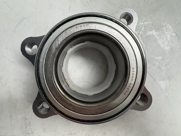 4356026010 Transmission Parts Wheel Hub for TOYOTA HIACE V Bus, HIACE V Van (TRH2__, KDH2__, LH2__, GDH2__), HIACE / COMMUTER V Bus (TRH2__, KDH2__, LH2__, GDH2__), HIACE IV Bus (__H1_, __H2_)