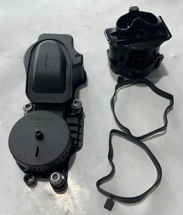11127799224 Engine Parts Engine Block Breather Valve for BMW 5 Touring (E61), 3 (E46), X3 (E83), 1 (E87)