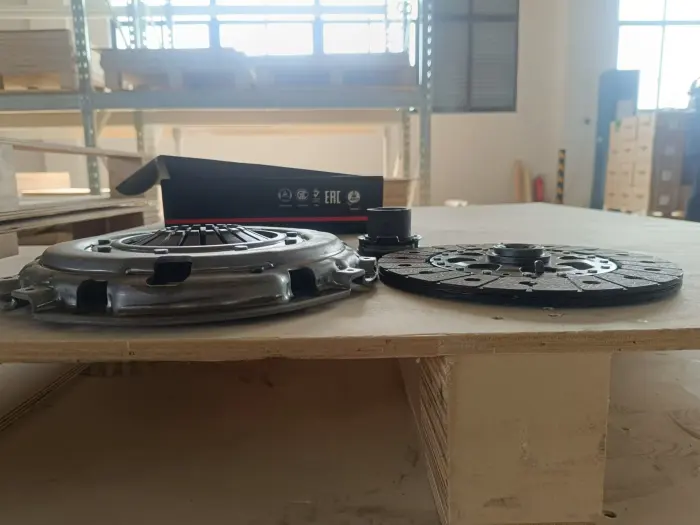 21217523620 Transmission Parts BMW Clutch Kit for BMW 3 Compact (E36), Z3 Roadster (E36), 5 (E39)