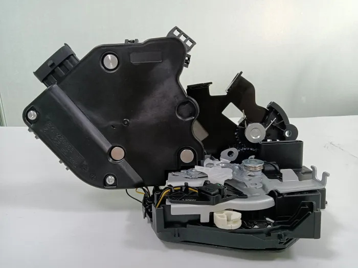 LR078728 Door Lock Actuator for 