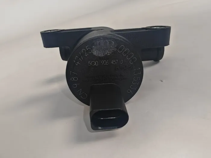 4H0121671D Heater Control Valve for AUDI A3, VW ARTEON, SEAT IBIZA IV SC (6J1, 6P5), IBIZA Mk IV SC (6J1, 6P5), SKODA OCTAVIA III (5E3, NL3, NR3)