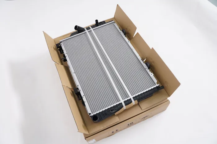 2025008203 Engine Parts Radiator for MERCEDES-BENZ CLK (C208)