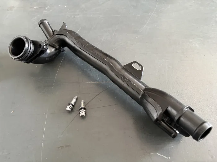 2642008600 Engine Parts Cooling Water Pipe for