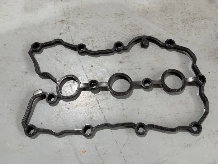 06E103483G Engine Parts Valve Cover Gasket for AUDI A6 / S6 C6 (4F2), A4 / S4 B7 (8EC), A8 / S8 D3 (4E2, 4E8)