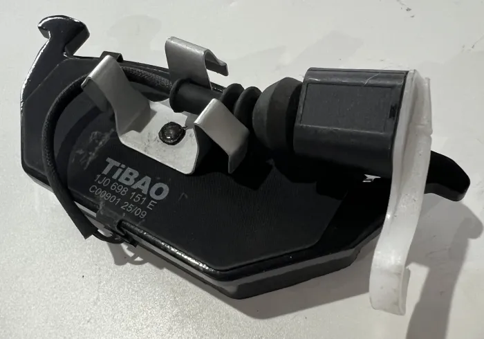 1J0698151E Brake Pads for AUDI A3, VW BEETLE, SEAT ALTEA XL (5P5, 5P8), SKODA PRAKTIK (5J7), ROOMSTER (5J7)